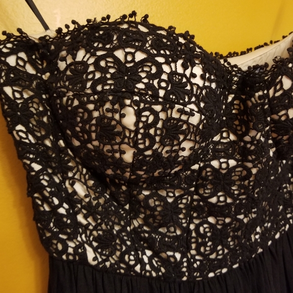 Strapless black crocheted bodice dress - Picture 4 of 4